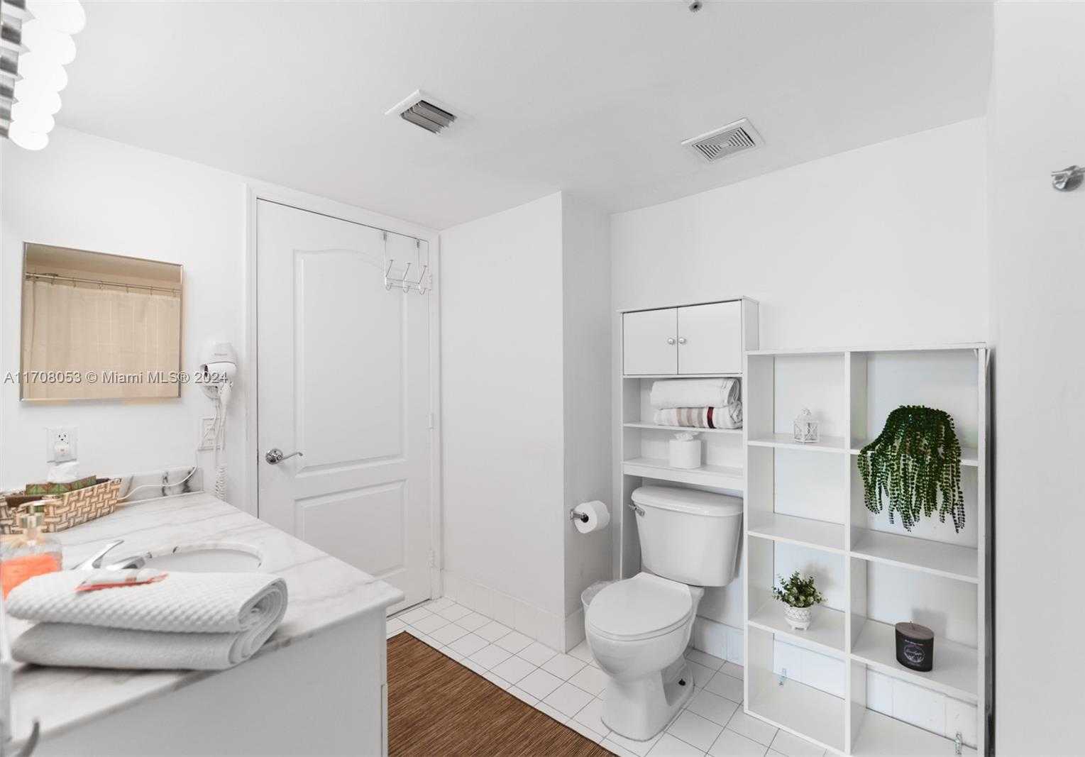 Small Image of 1200 BRICKELL BAY DR #2617, Miami Number 14