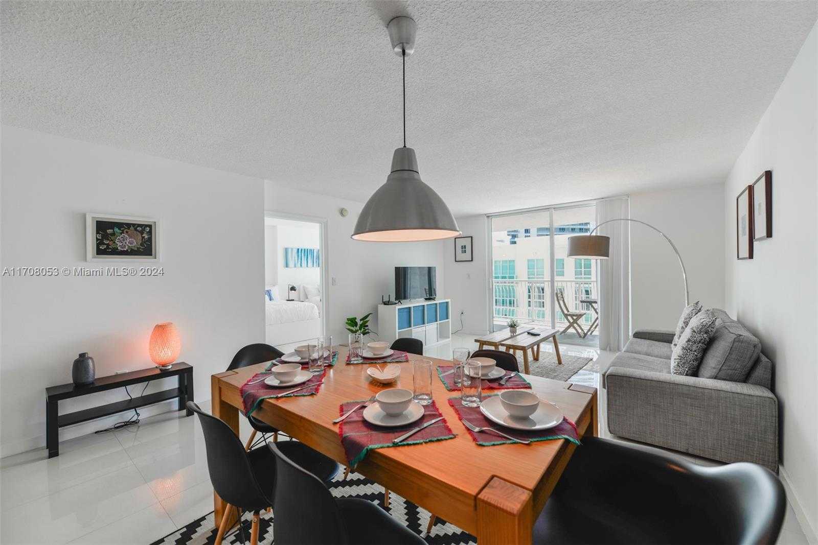 Small Image of 1200 BRICKELL BAY DR #2617, Miami Number 2
