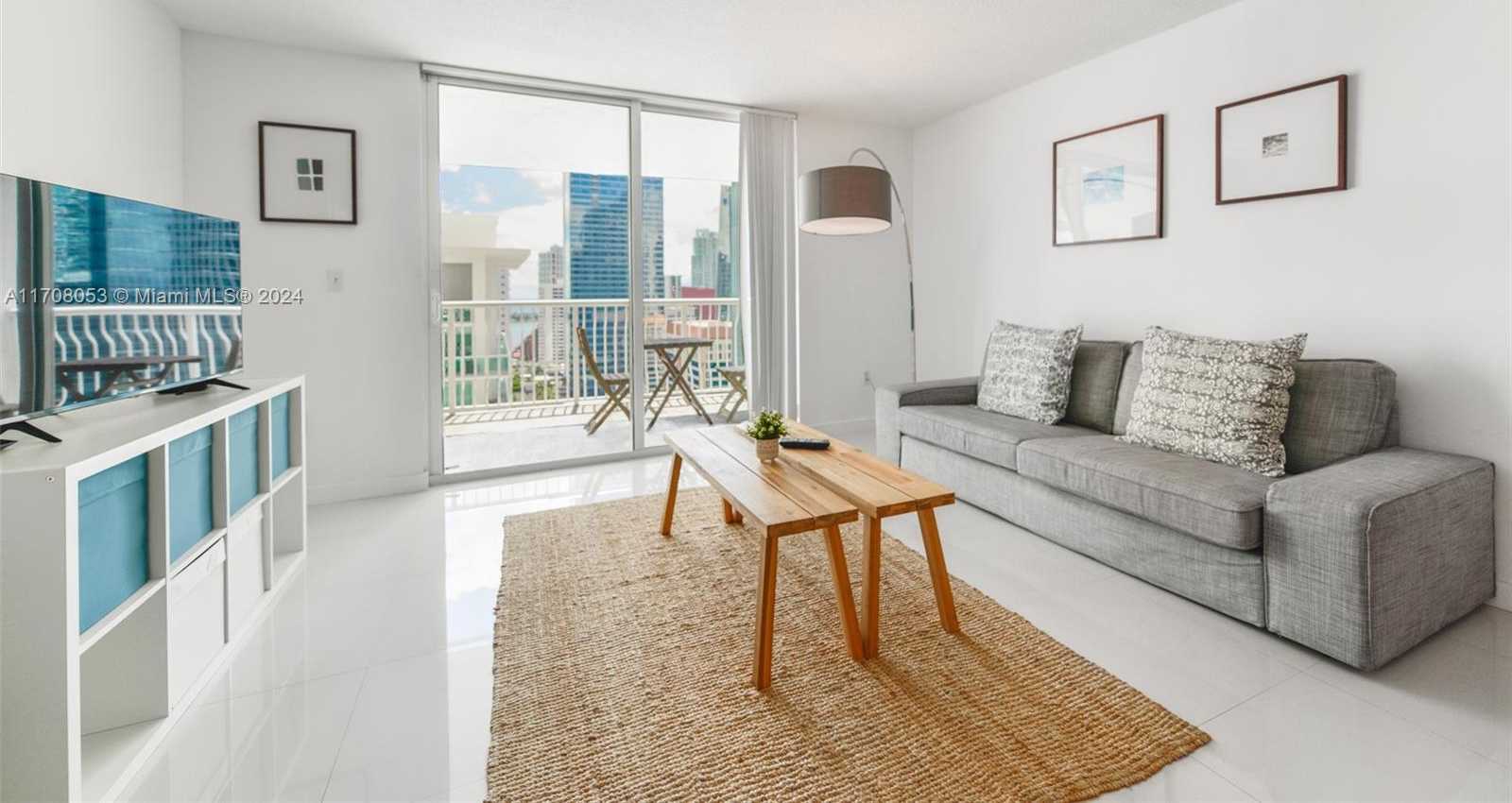Small Image of 1200 BRICKELL BAY DR #2617, Miami Number 3