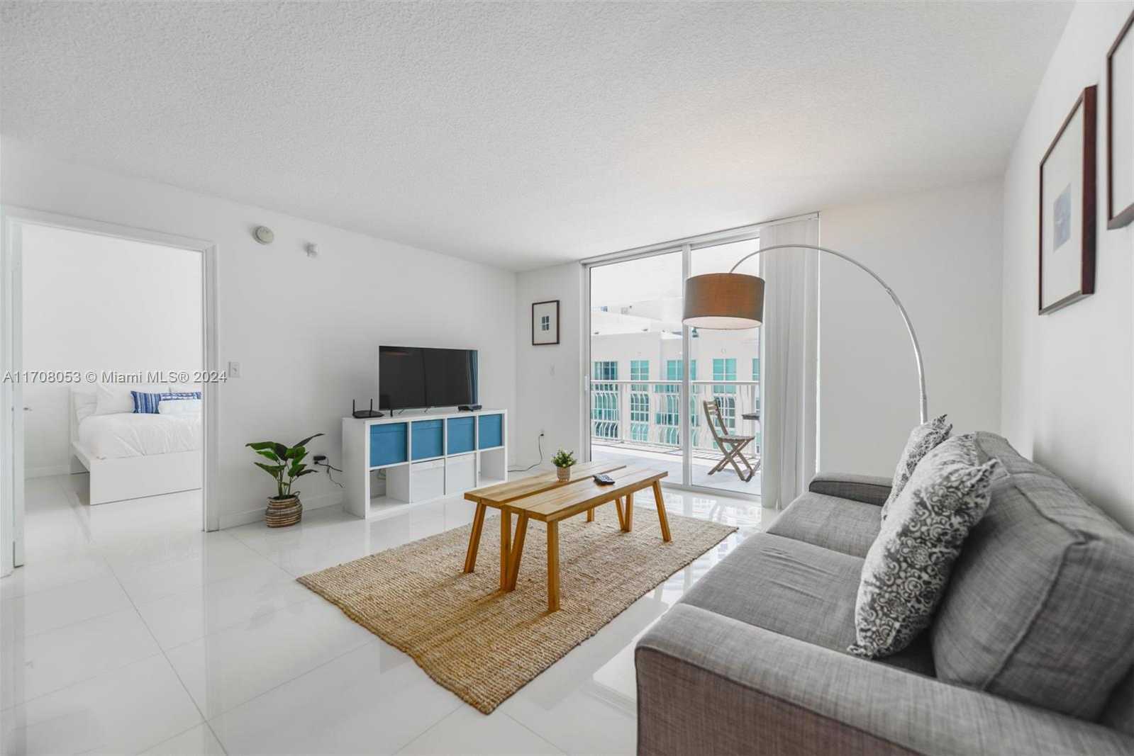 Small Image of 1200 BRICKELL BAY DR #2617, Miami Number 4