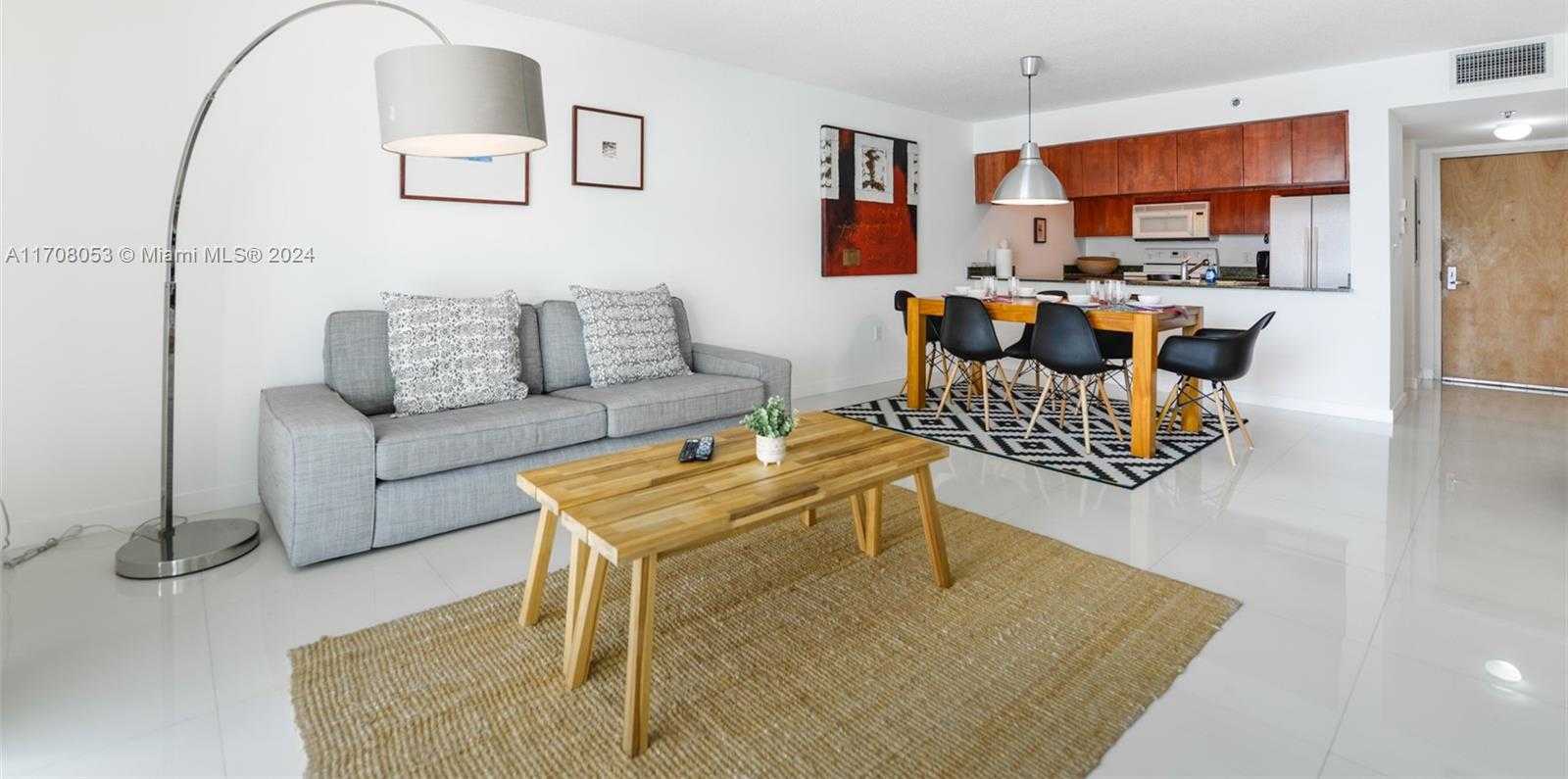 Small Image of 1200 BRICKELL BAY DR #2617, Miami Number 5