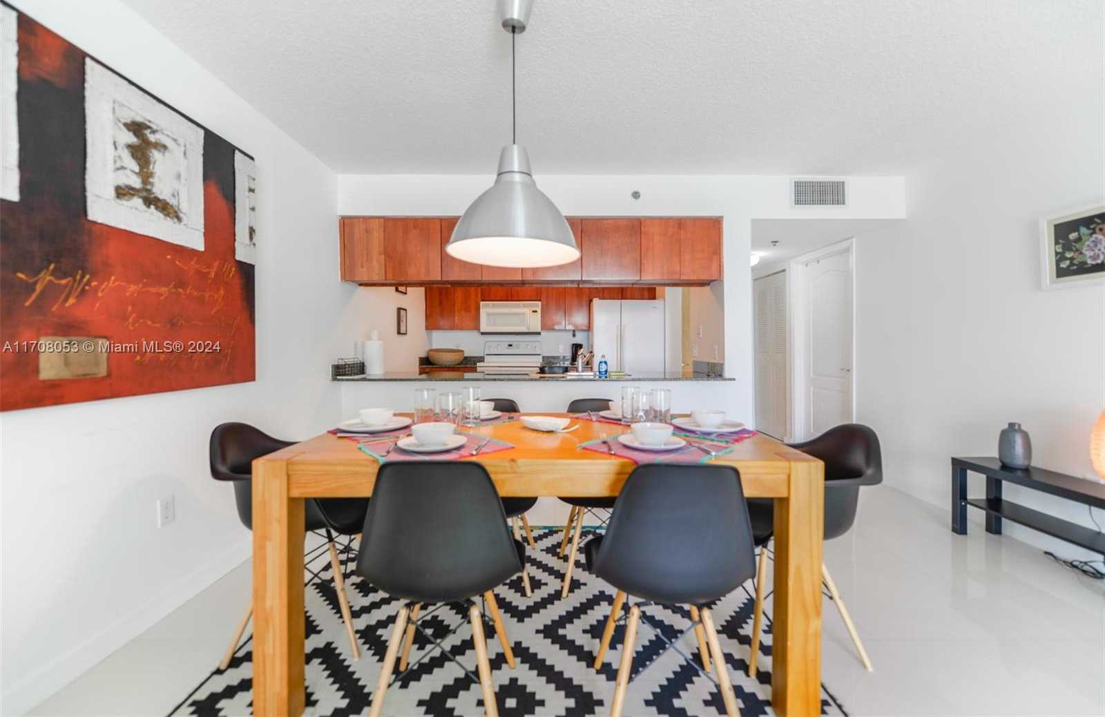 Small Image of 1200 BRICKELL BAY DR #2617, Miami Number 7