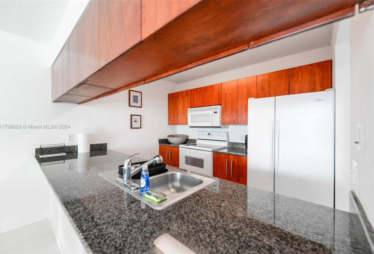 Small Image of 1200 BRICKELL BAY DR #2617, Miami Number 8