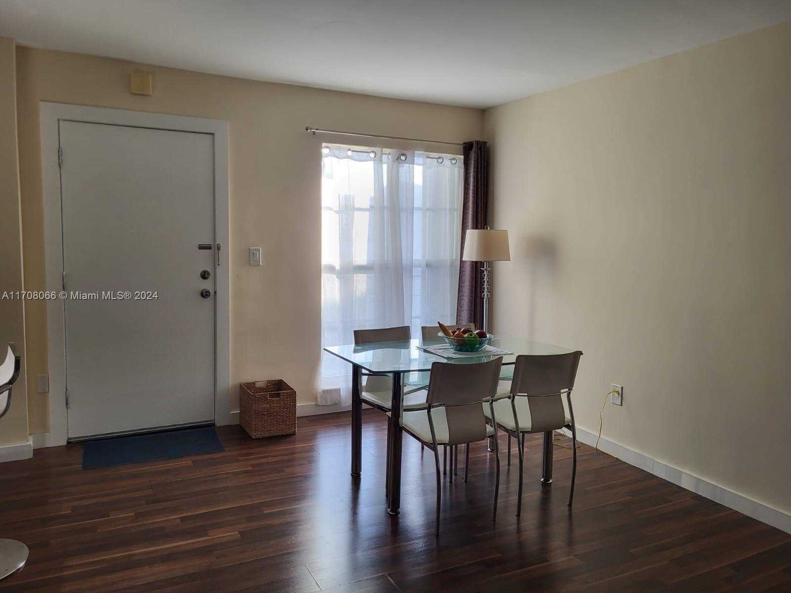 Small Image of 1340 LINCOLN RD #804, Miami Beach Number 2