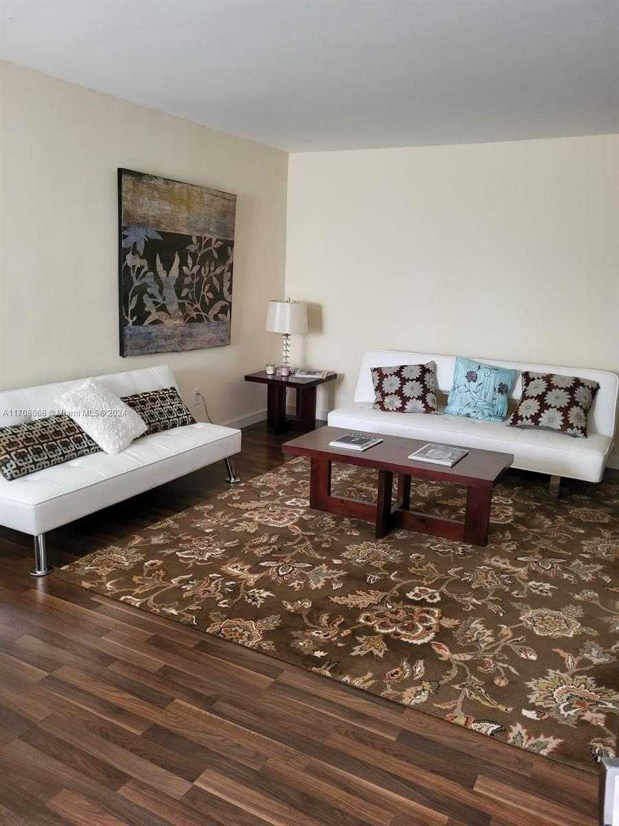 Small Image of 1340 LINCOLN RD #804, Miami Beach Number 3