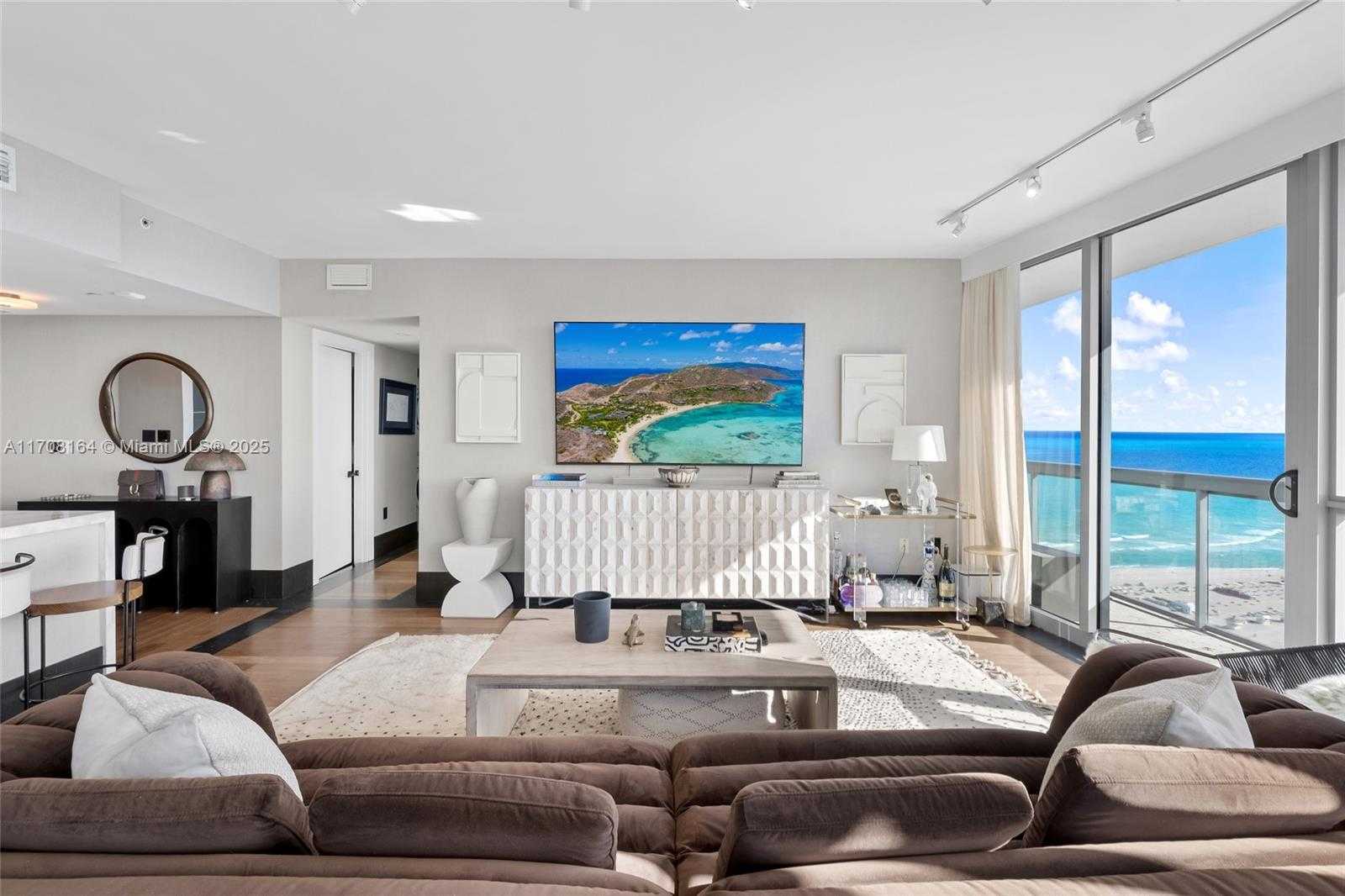 Small Image of 101 20TH ST #2706, Miami Beach Number 2