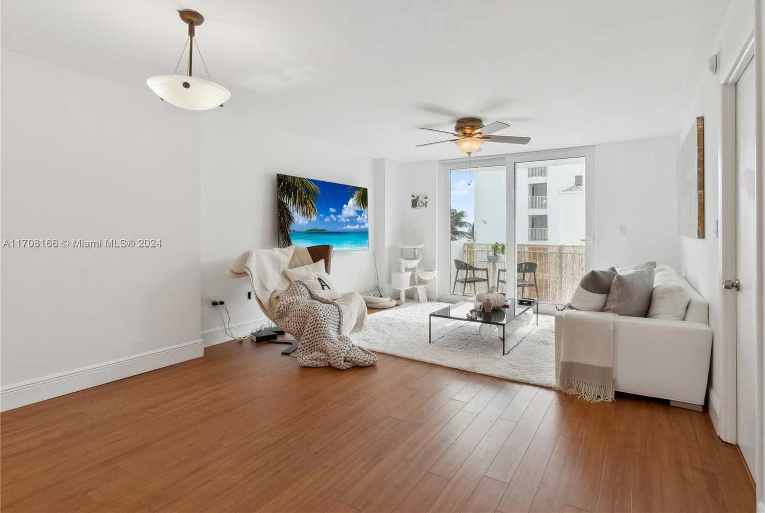 Small Image of 345 OCEAN DRIVE #414, Miami Beach Number 2