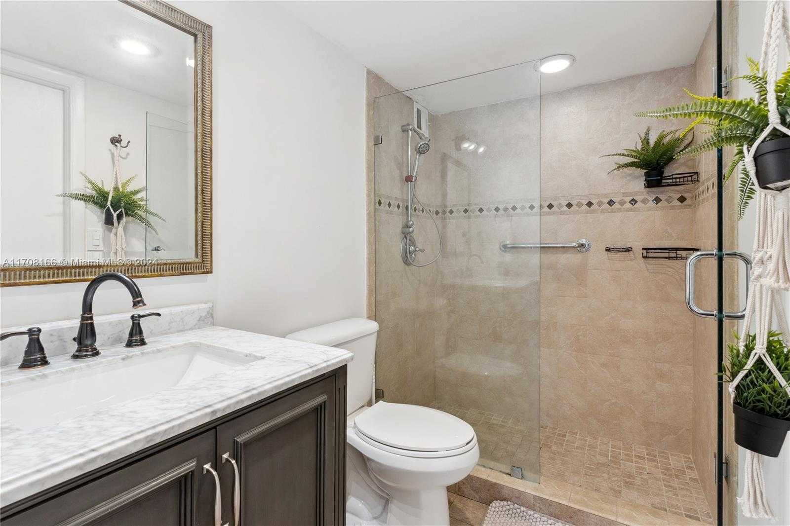 Small Image of 345 OCEAN DRIVE #414, Miami Beach Number 5