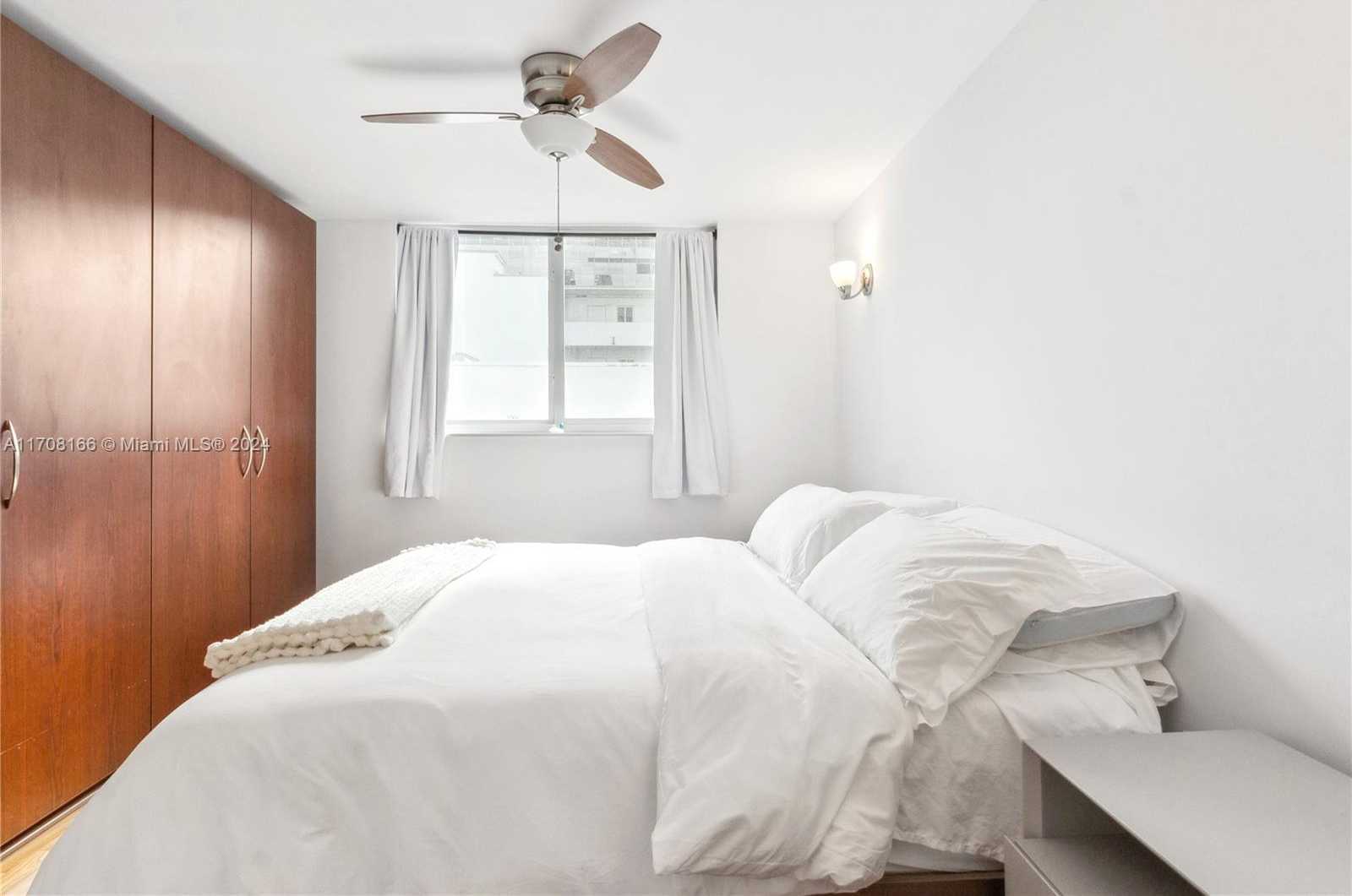 Small Image of 345 OCEAN DRIVE #414, Miami Beach Number 7