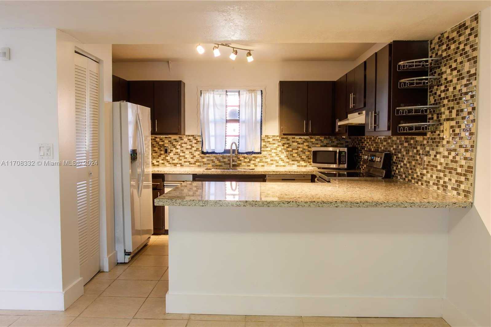 Small Image of 11564 NORTH WEST 1ST ST #11564, Plantation Number 3