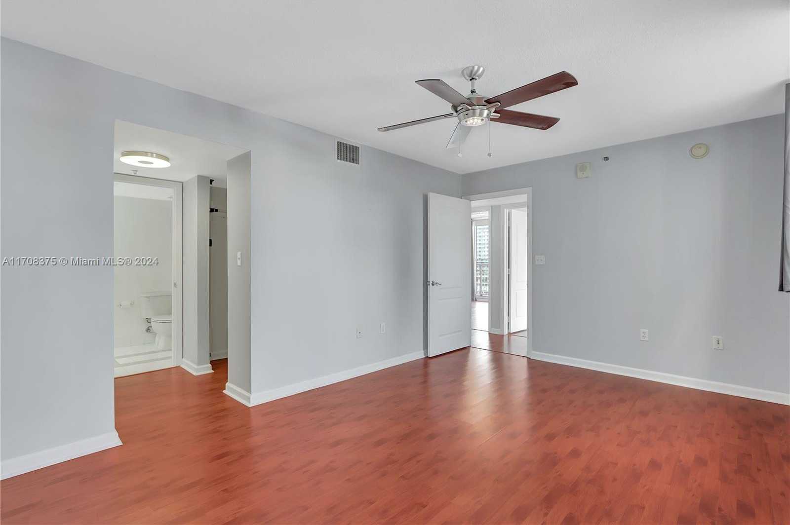 Small Image of 1200 BRICKELL BAY DR #2024, Miami Number 11