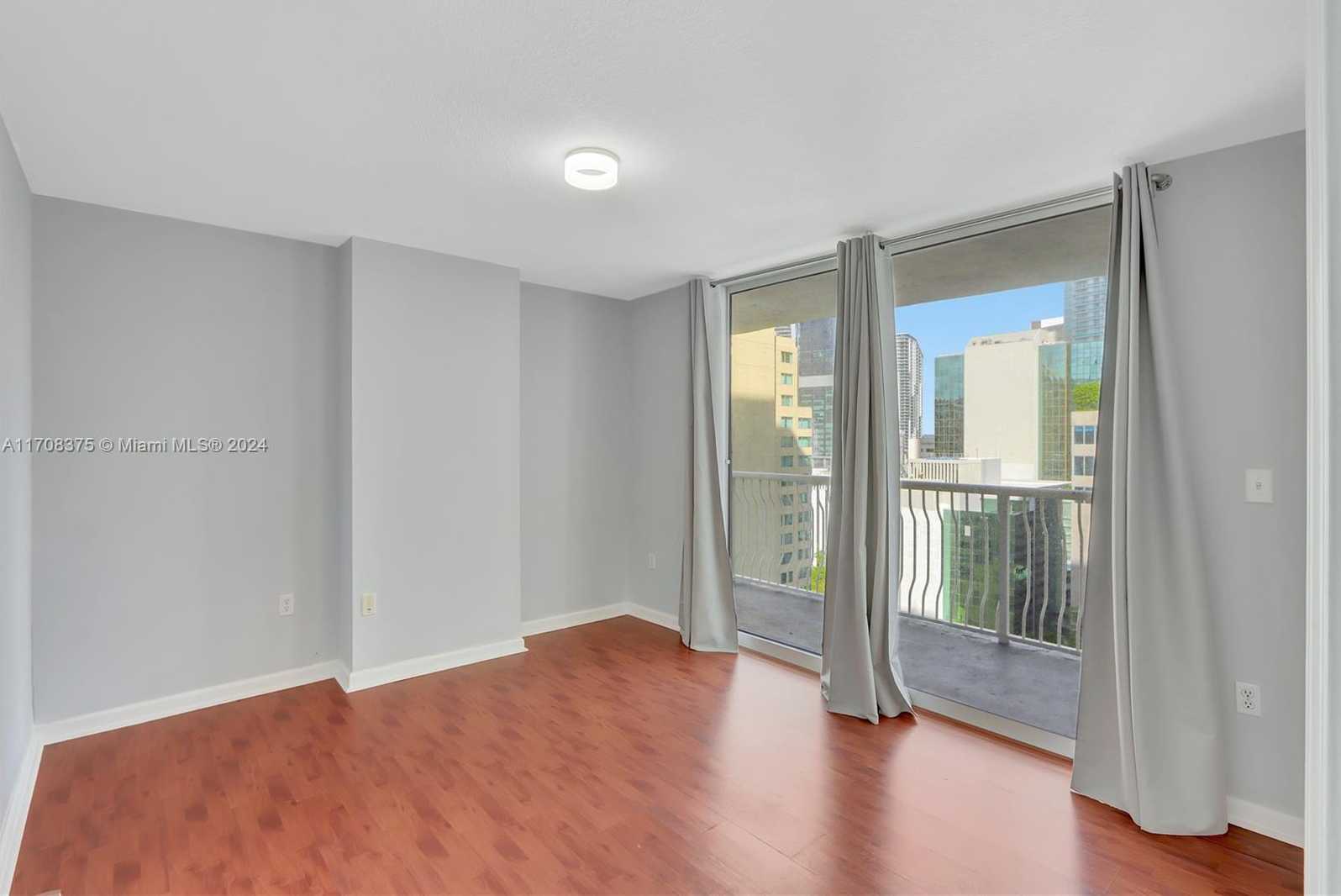 Small Image of 1200 BRICKELL BAY DR #2024, Miami Number 15