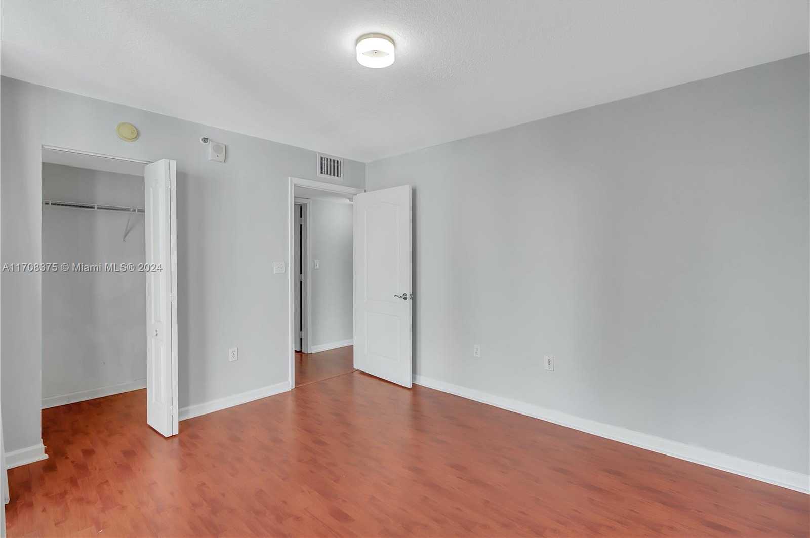 Small Image of 1200 BRICKELL BAY DR #2024, Miami Number 16