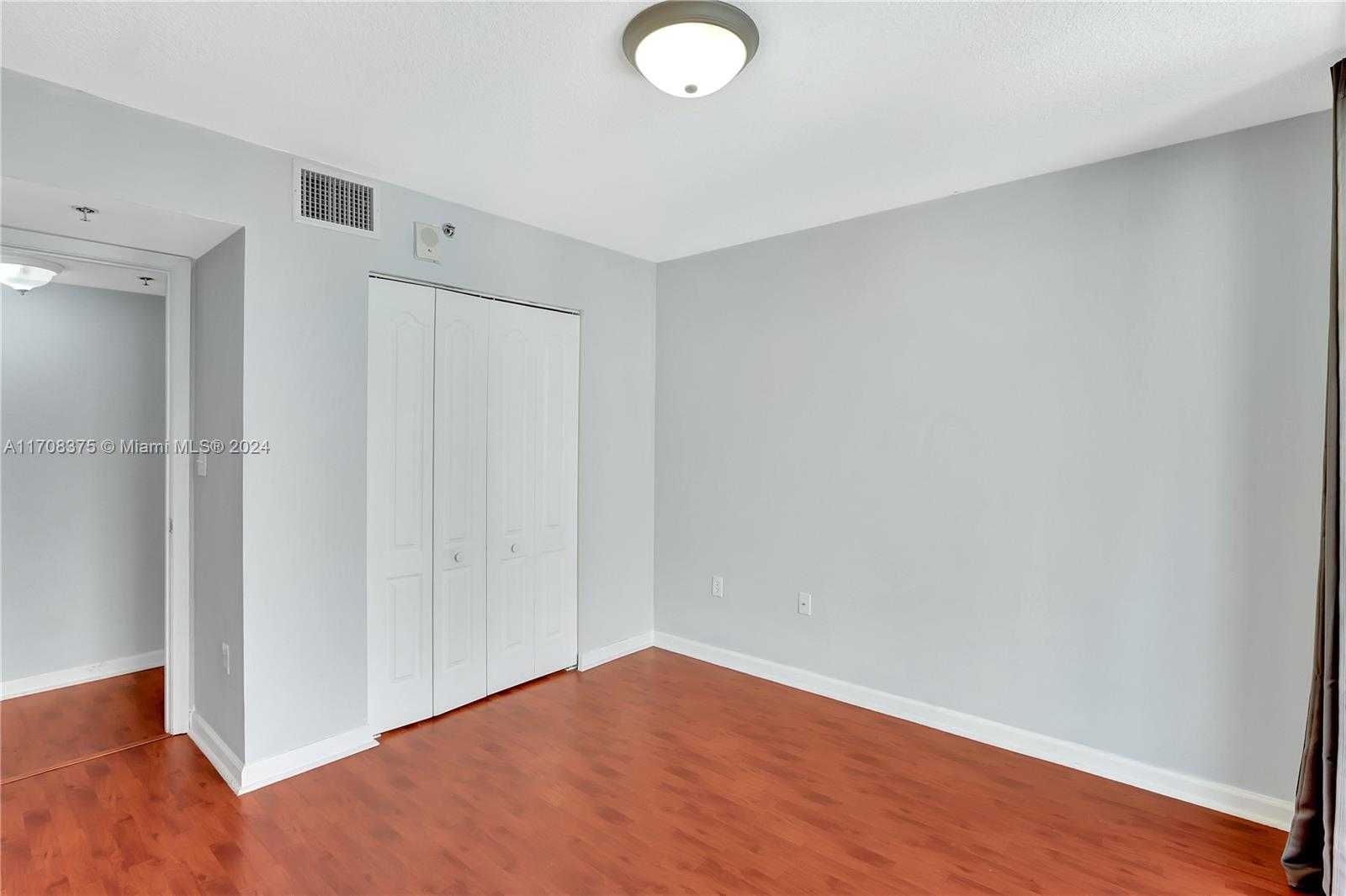 Small Image of 1200 BRICKELL BAY DR #2024, Miami Number 17