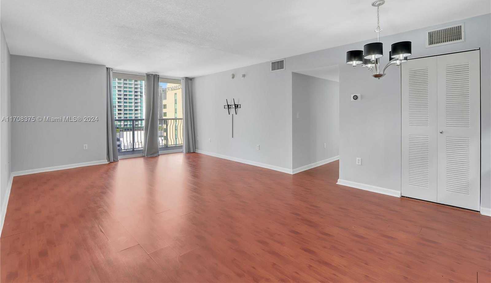 Small Image of 1200 BRICKELL BAY DR #2024, Miami Number 4