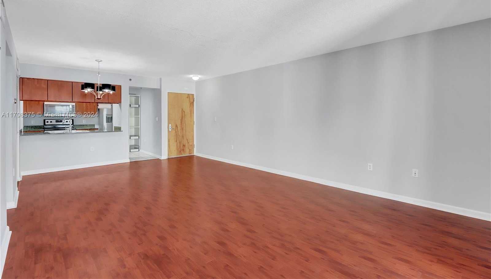 Small Image of 1200 BRICKELL BAY DR #2024, Miami Number 5