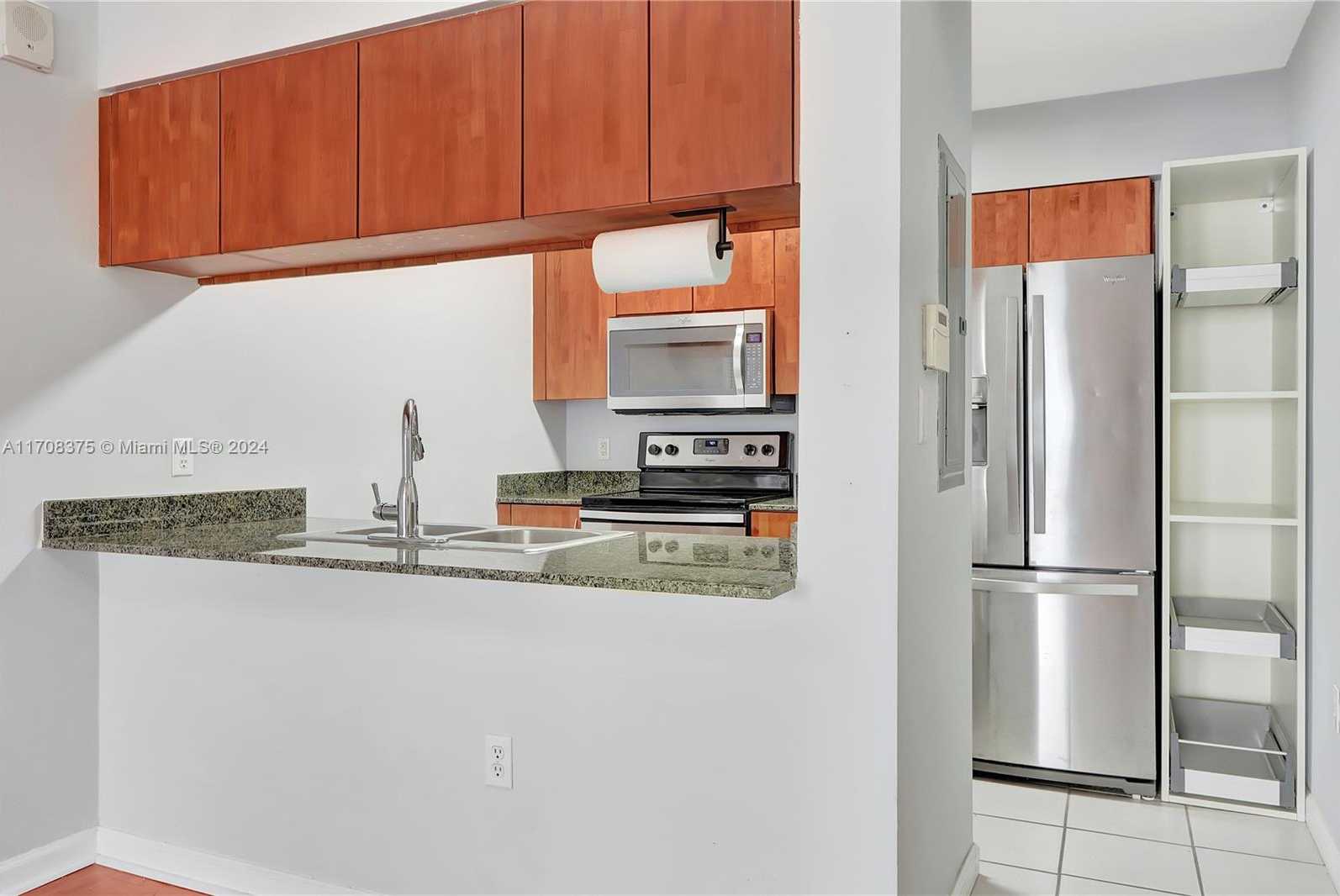 Small Image of 1200 BRICKELL BAY DR #2024, Miami Number 6