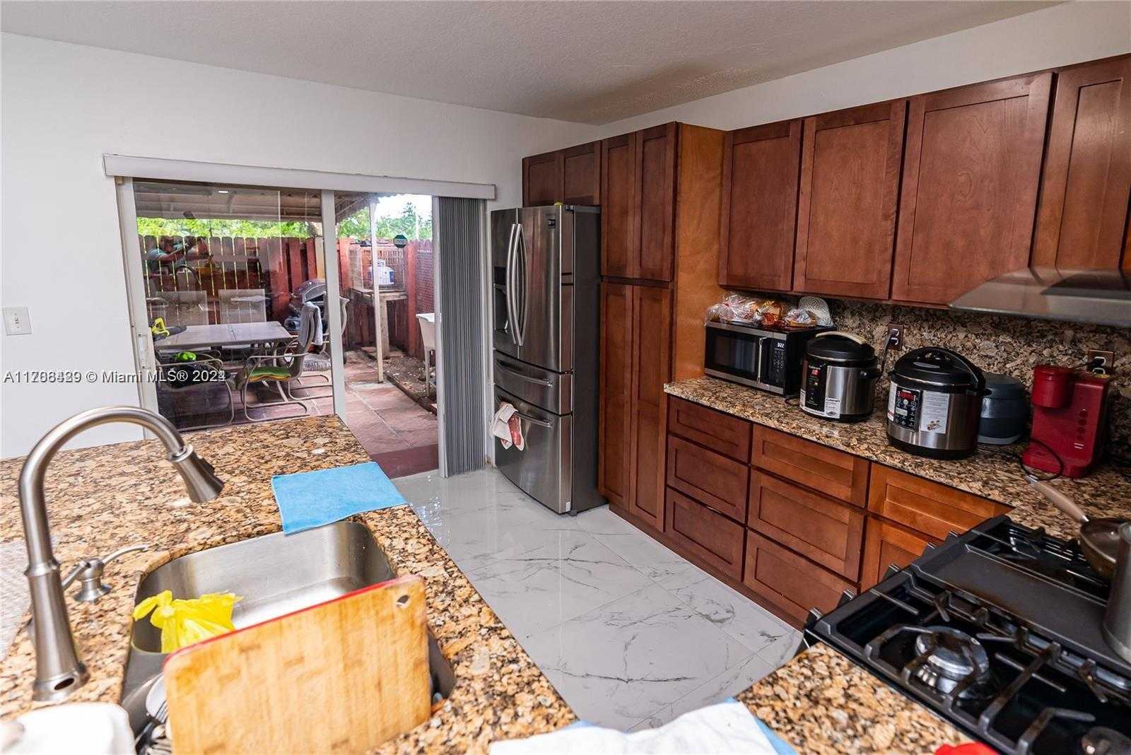 Small Image of 17921 SOUTH WEST 140TH CT #17921, Miami Number 11