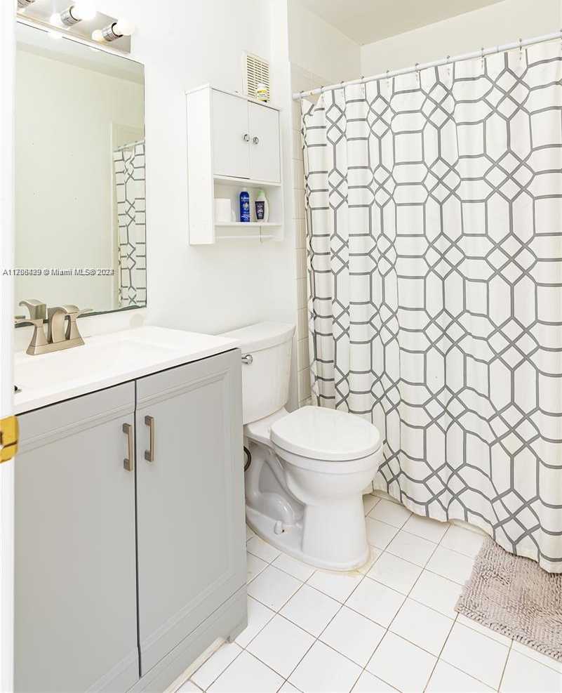 Small Image of 17921 SOUTH WEST 140TH CT #17921, Miami Number 14