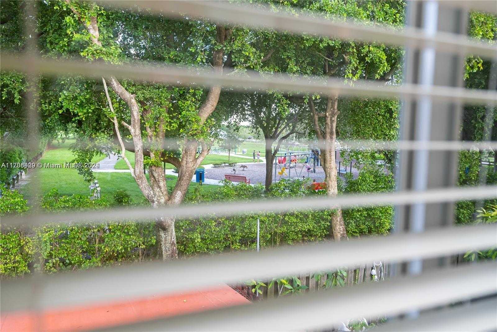 Small Image of 17921 SOUTH WEST 140TH CT #17921, Miami Number 15