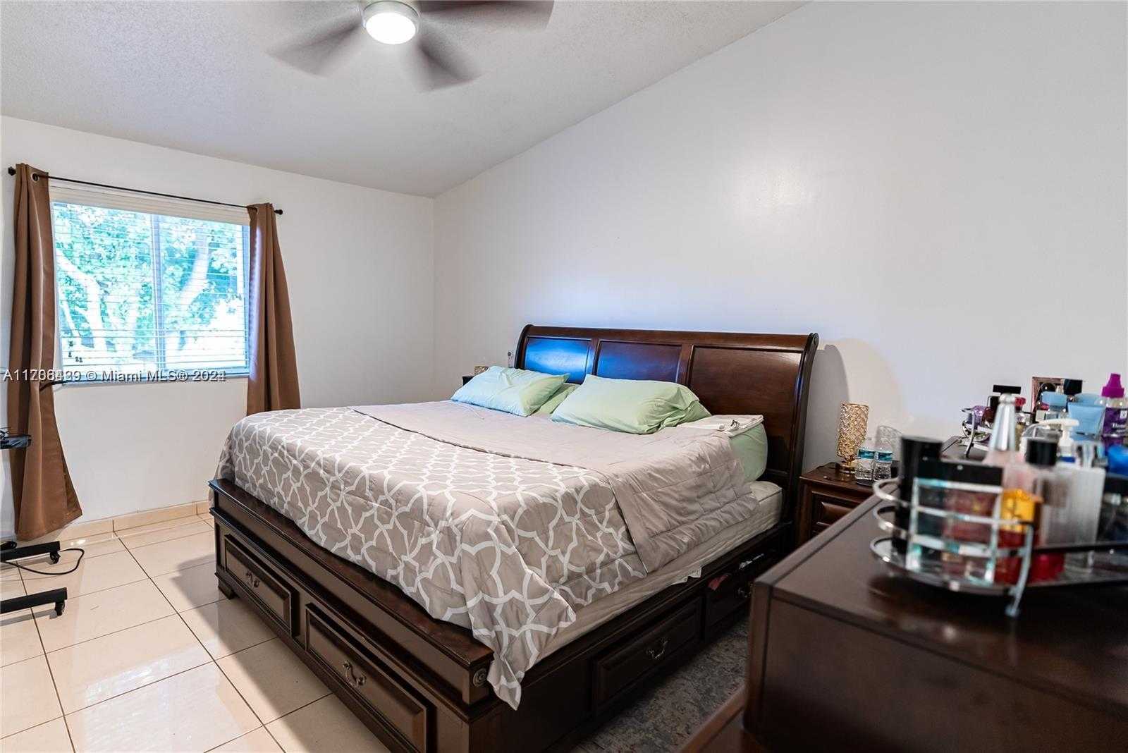 Small Image of 17921 SOUTH WEST 140TH CT #17921, Miami Number 16