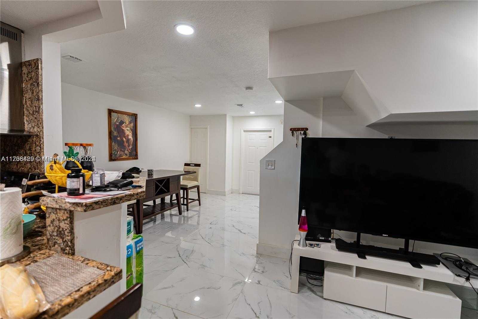 Small Image of 17921 SOUTH WEST 140TH CT #17921, Miami Number 18