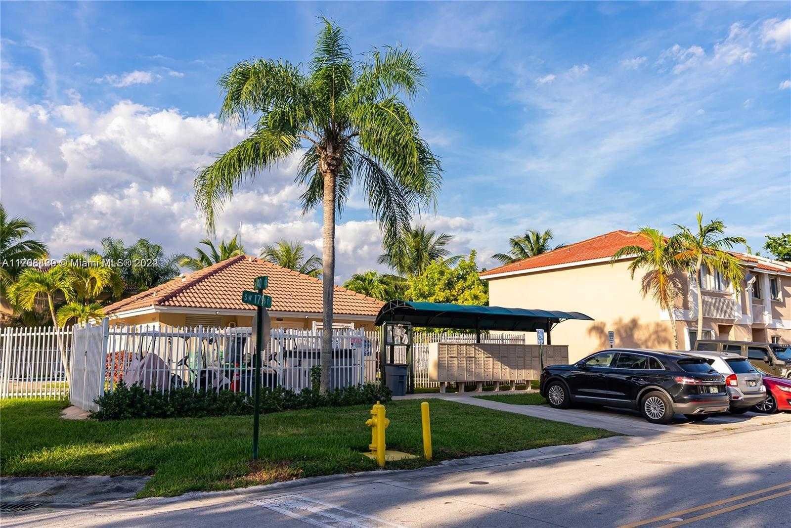 Small Image of 17921 SOUTH WEST 140TH CT #17921, Miami Number 19