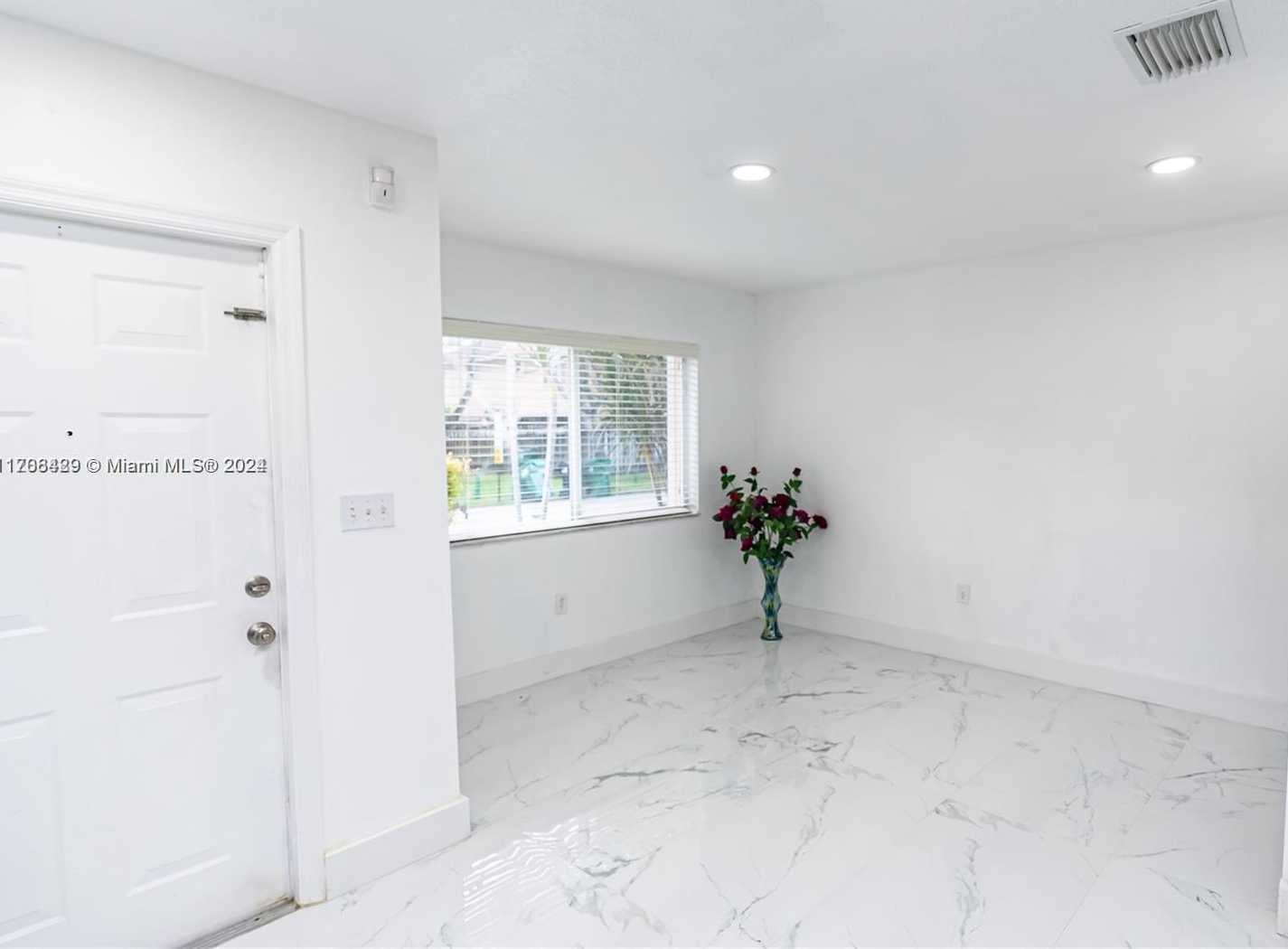 Small Image of 17921 SOUTH WEST 140TH CT #17921, Miami Number 4