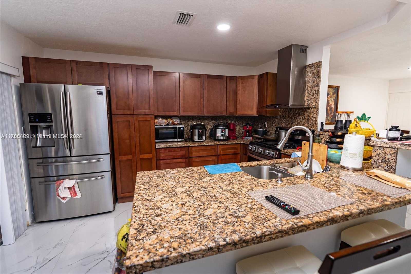 Small Image of 17921 SOUTH WEST 140TH CT #17921, Miami Number 8