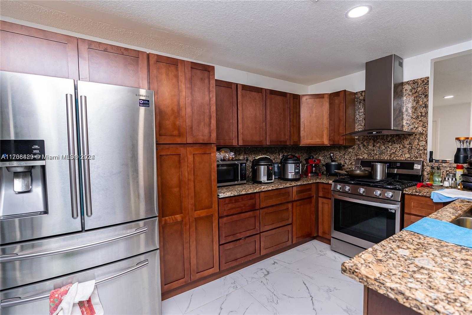Small Image of 17921 SOUTH WEST 140TH CT #17921, Miami Number 9