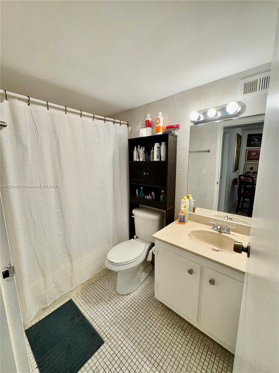 Small Image of 16919 NORTH BAY RD #117, Sunny Isles Beach Number 7