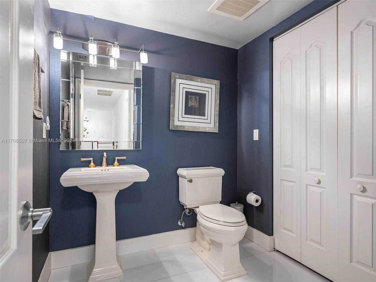 Small Image of 3501 NORTH OCEAN DR #PH4, Hollywood Number 25