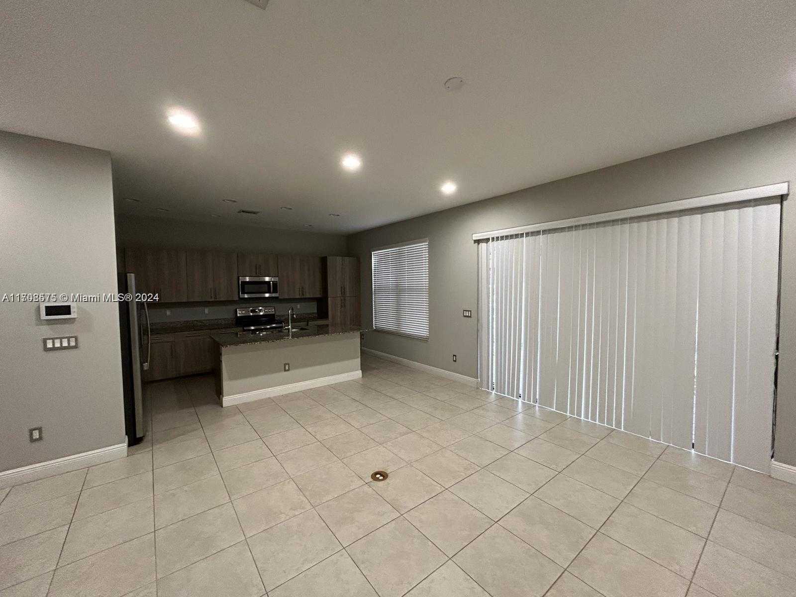 Small Image of 20962 NORTH WEST 1ST DR #20962, Pembroke Pines Number 5