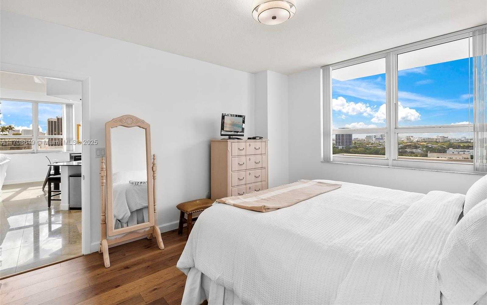 Small Image of 2000 NORTH BAYSHORE DR #1502, Miami Number 18
