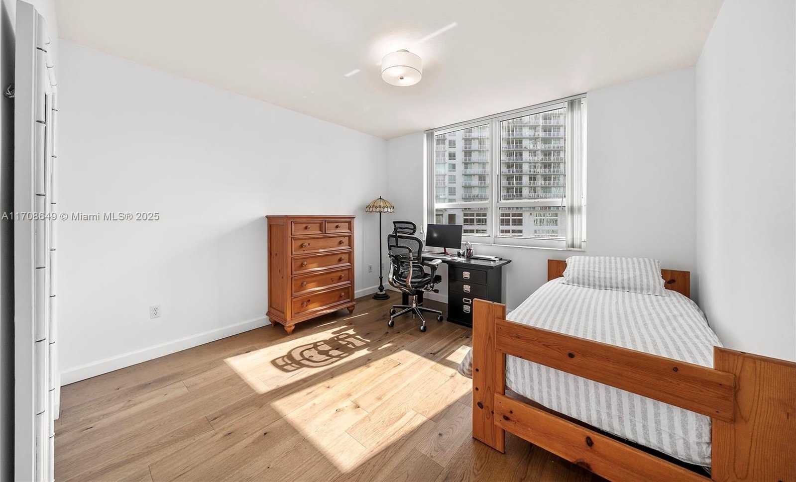 Small Image of 2000 NORTH BAYSHORE DR #1502, Miami Number 20