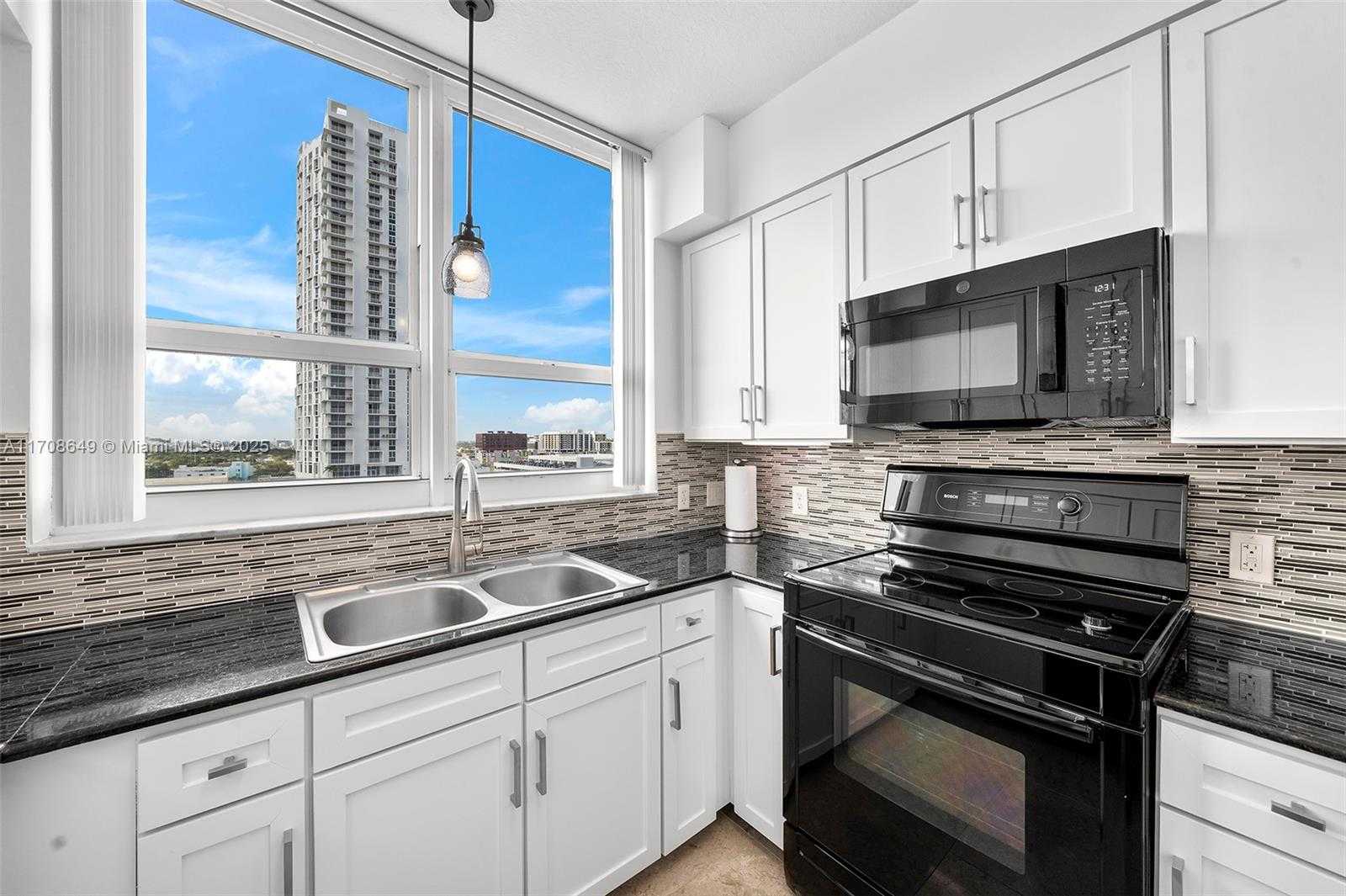 Small Image of 2000 NORTH BAYSHORE DR #1502, Miami Number 4