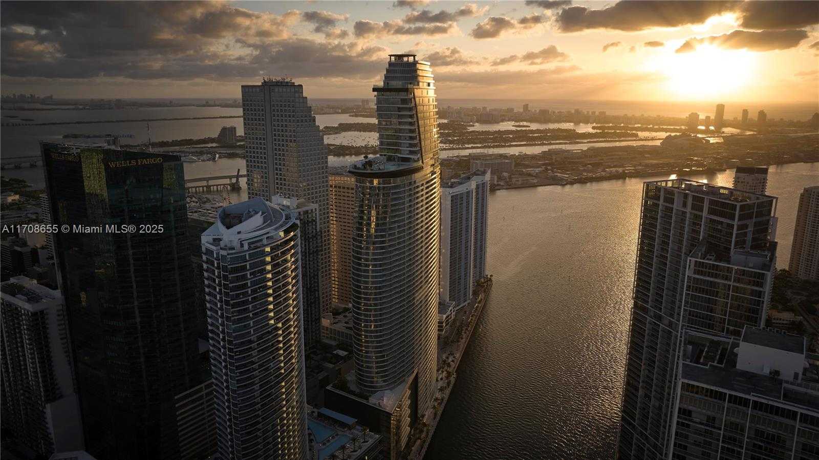 Small Image of 300 BISCAYNE BLVD WAY #4703, Miami Number 59