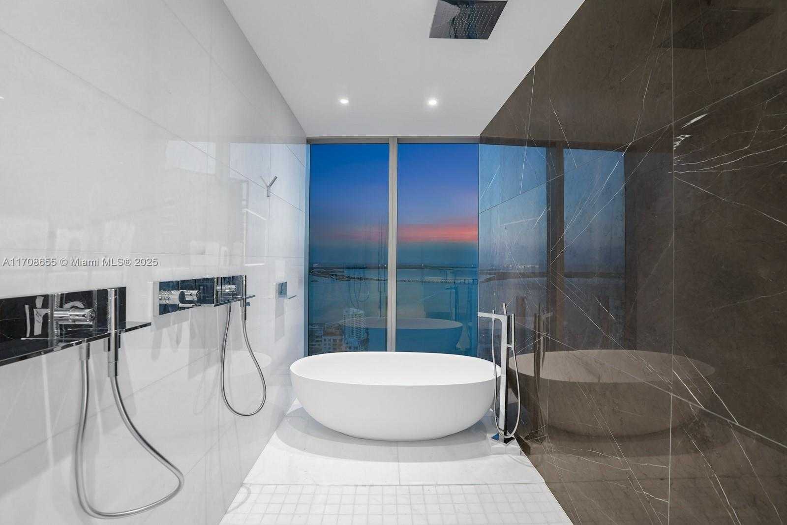 Small Image of 300 BISCAYNE BLVD WAY #4703, Miami Number 9