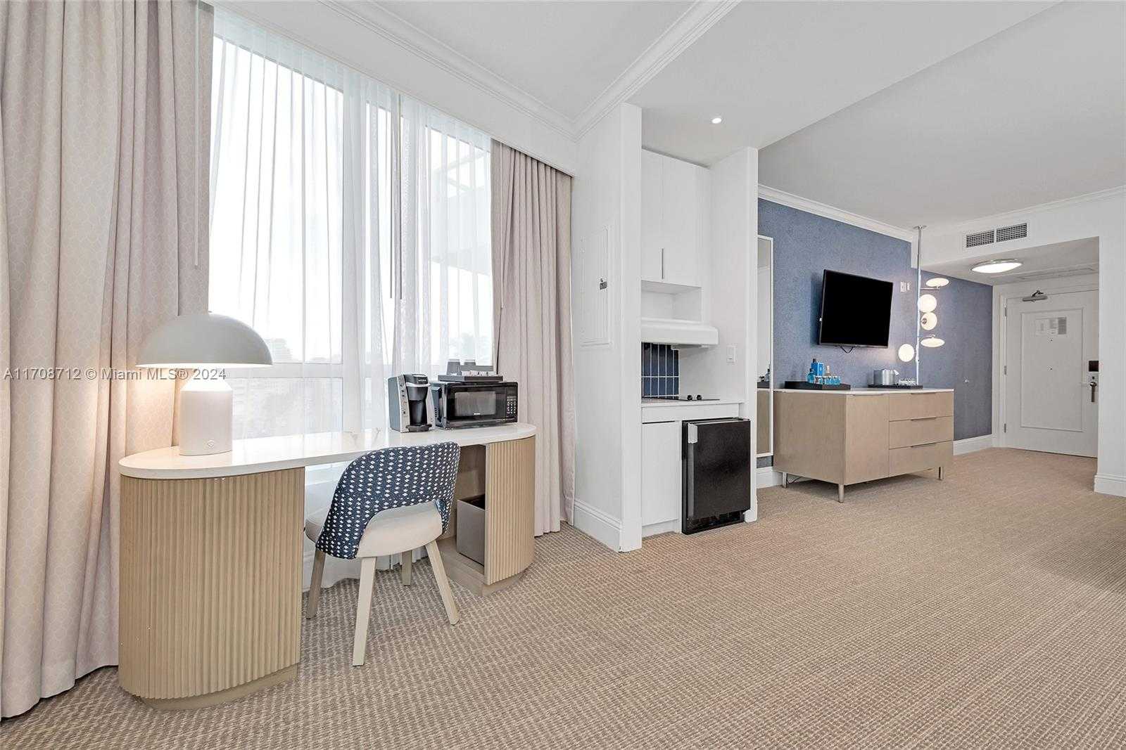 Small Image of 4401 Collins Ave, Miami Beach, FL 33140, USA Number 13