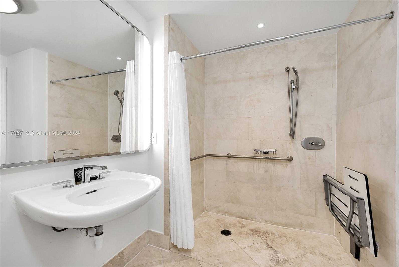 Small Image of 4401 Collins Ave, Miami Beach, FL 33140, USA Number 17