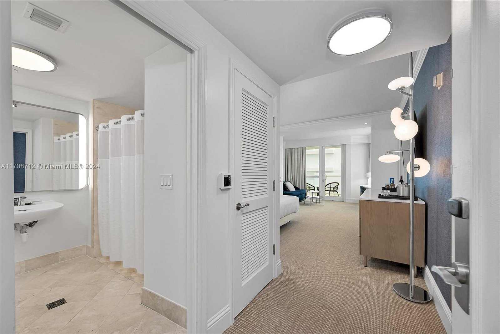 Small Image of 4401 Collins Ave, Miami Beach, FL 33140, USA Number 3