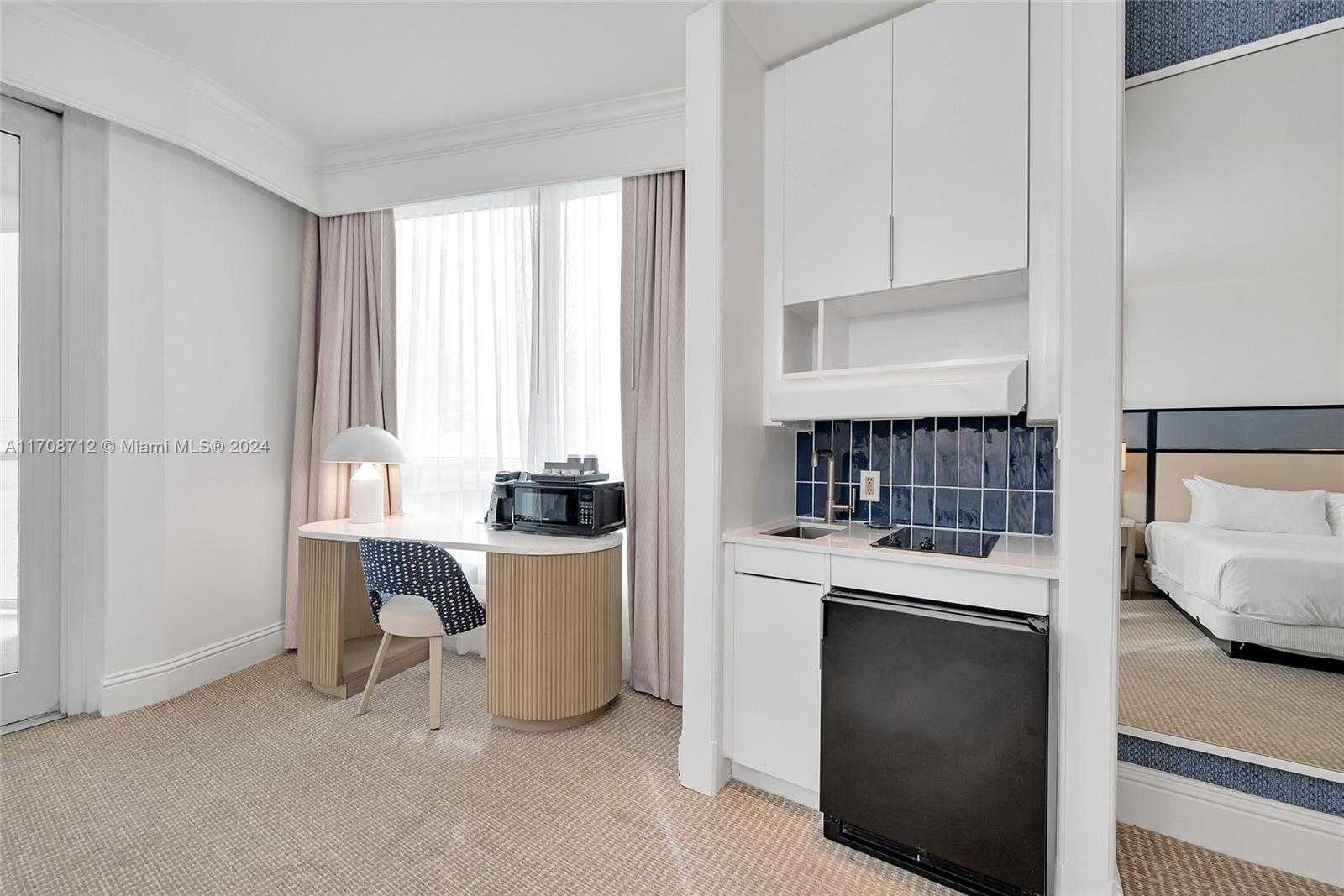 Small Image of 4401 Collins Ave, Miami Beach, FL 33140, USA Number 8
