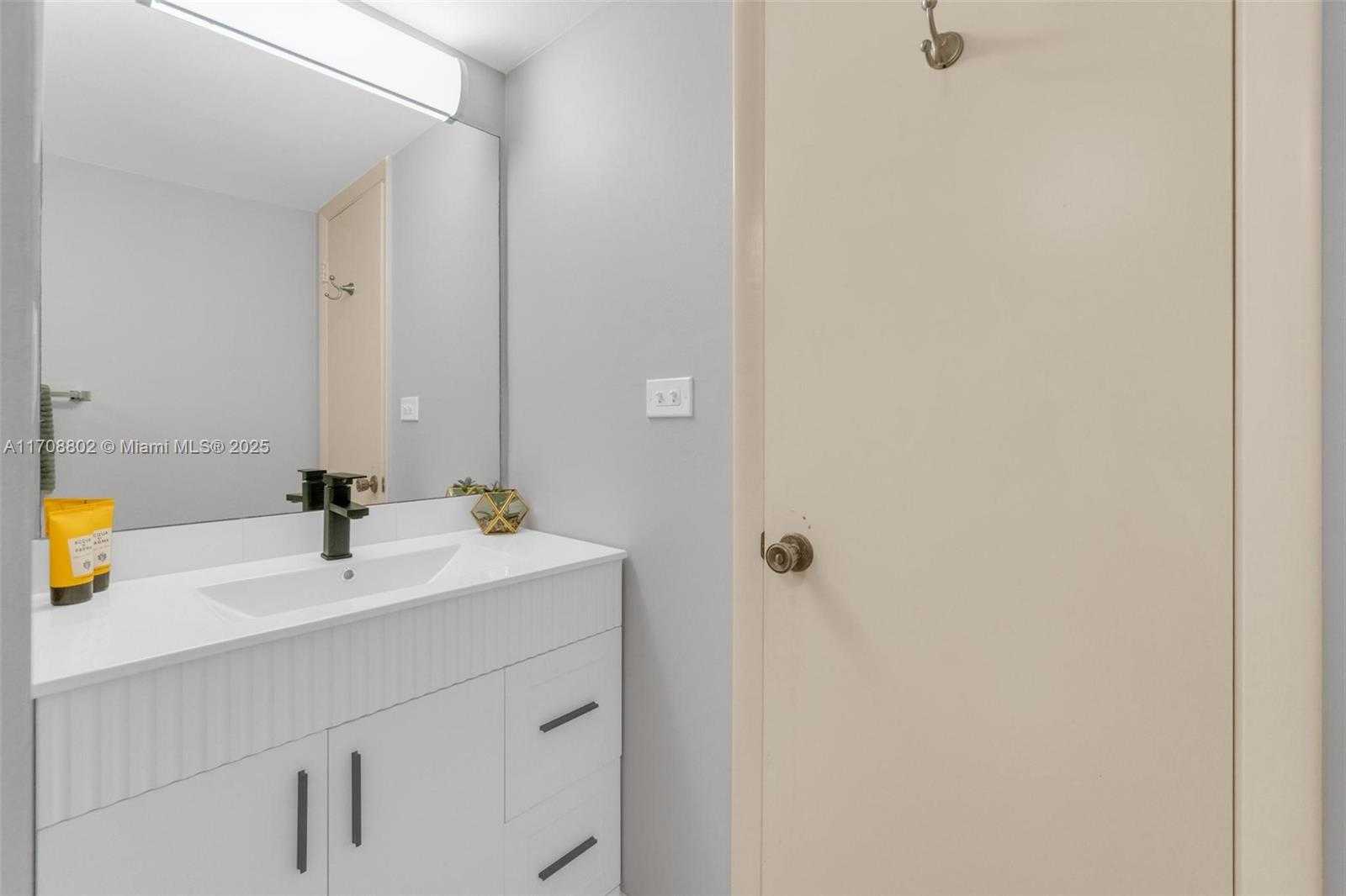 Small Image of 17720 NORTH BAY ROAD #802, Sunny Isles Beach Number 22