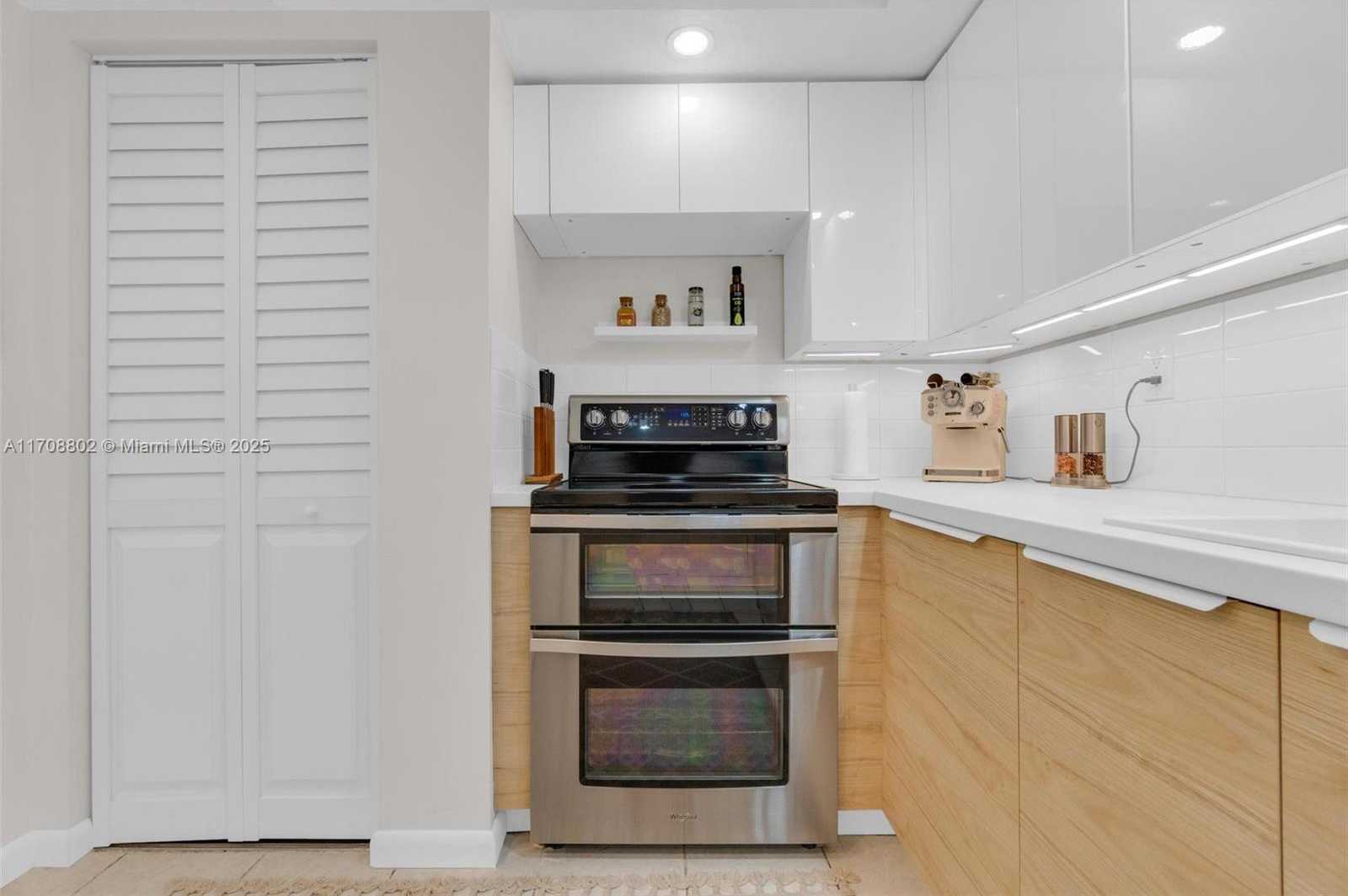 Small Image of 17720 NORTH BAY ROAD #802, Sunny Isles Beach Number 3