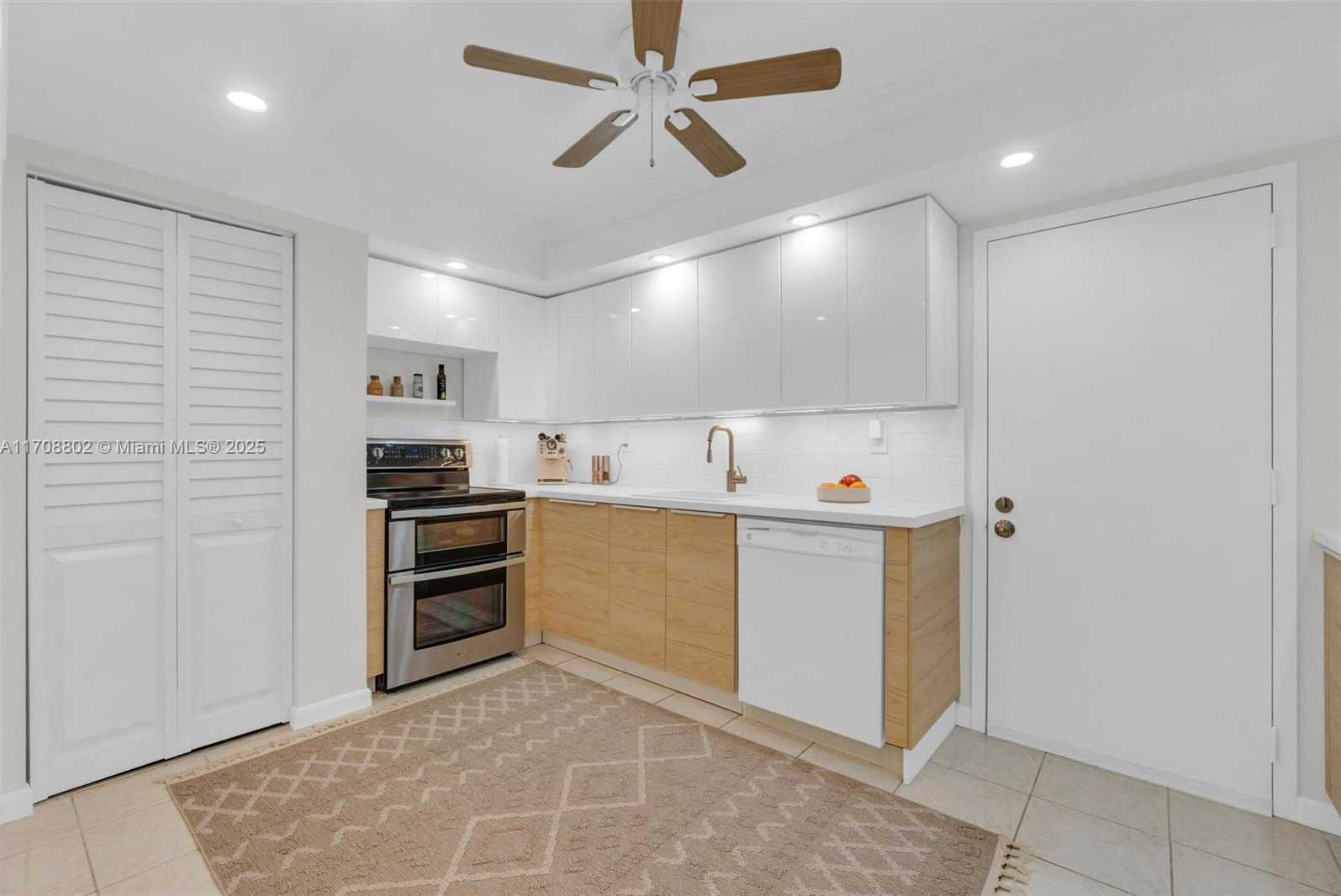 Small Image of 17720 NORTH BAY ROAD #802, Sunny Isles Beach Number 6