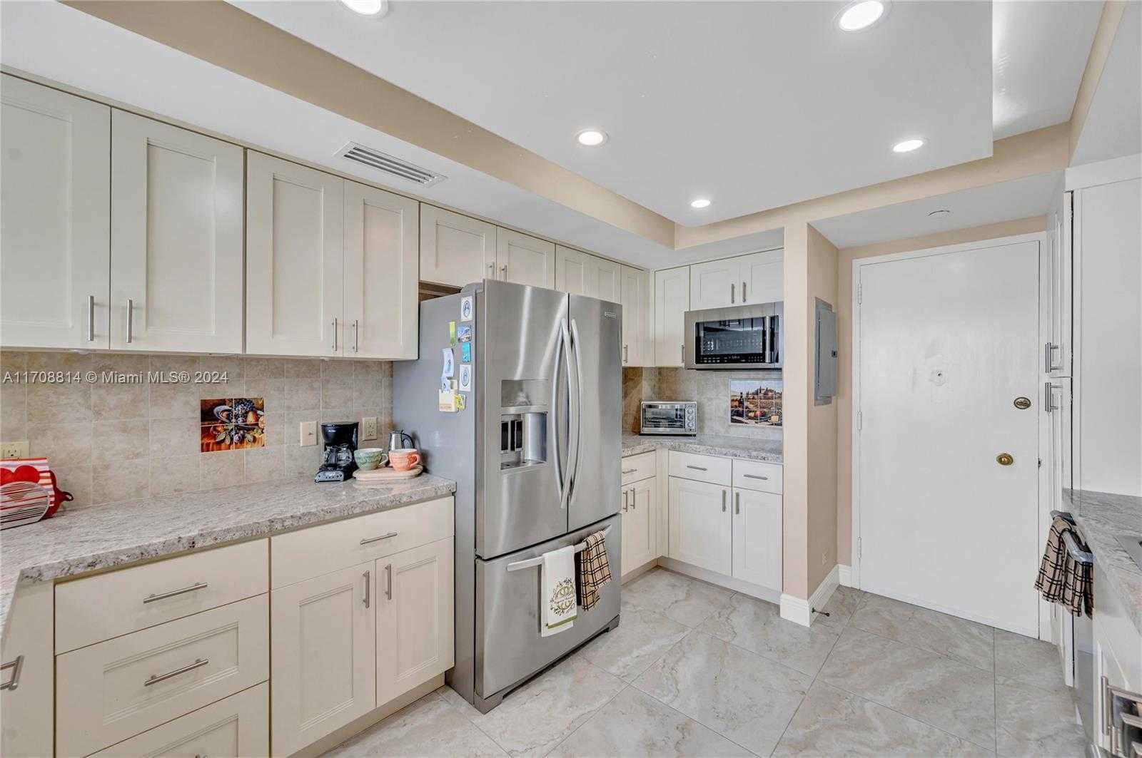 Small Image of 5055 COLLINS AVE #14M, Miami Beach Number 12