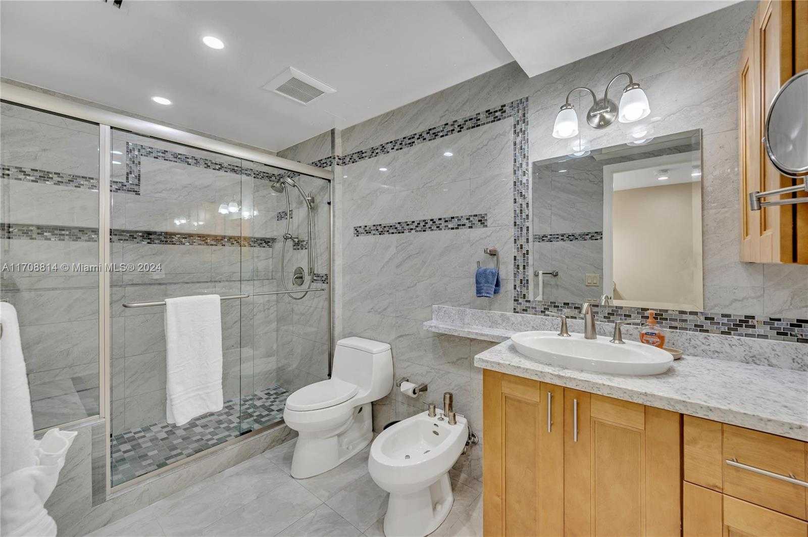 Small Image of 5055 COLLINS AVE #14M, Miami Beach Number 25