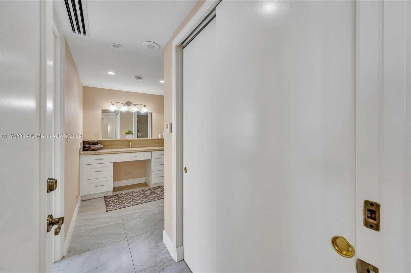 Small Image of 5055 COLLINS AVE #14M, Miami Beach Number 31