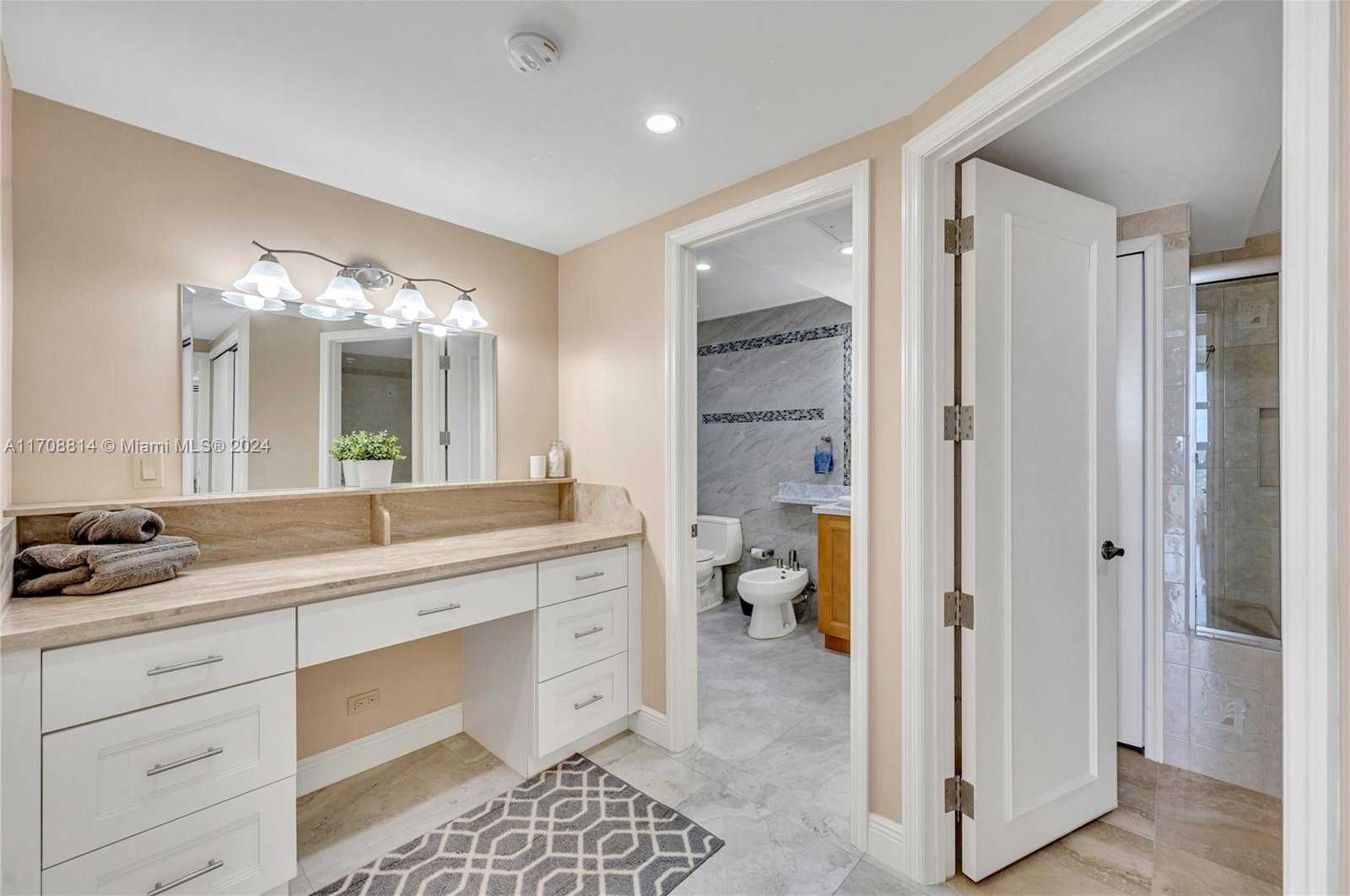 Small Image of 5055 COLLINS AVE #14M, Miami Beach Number 32