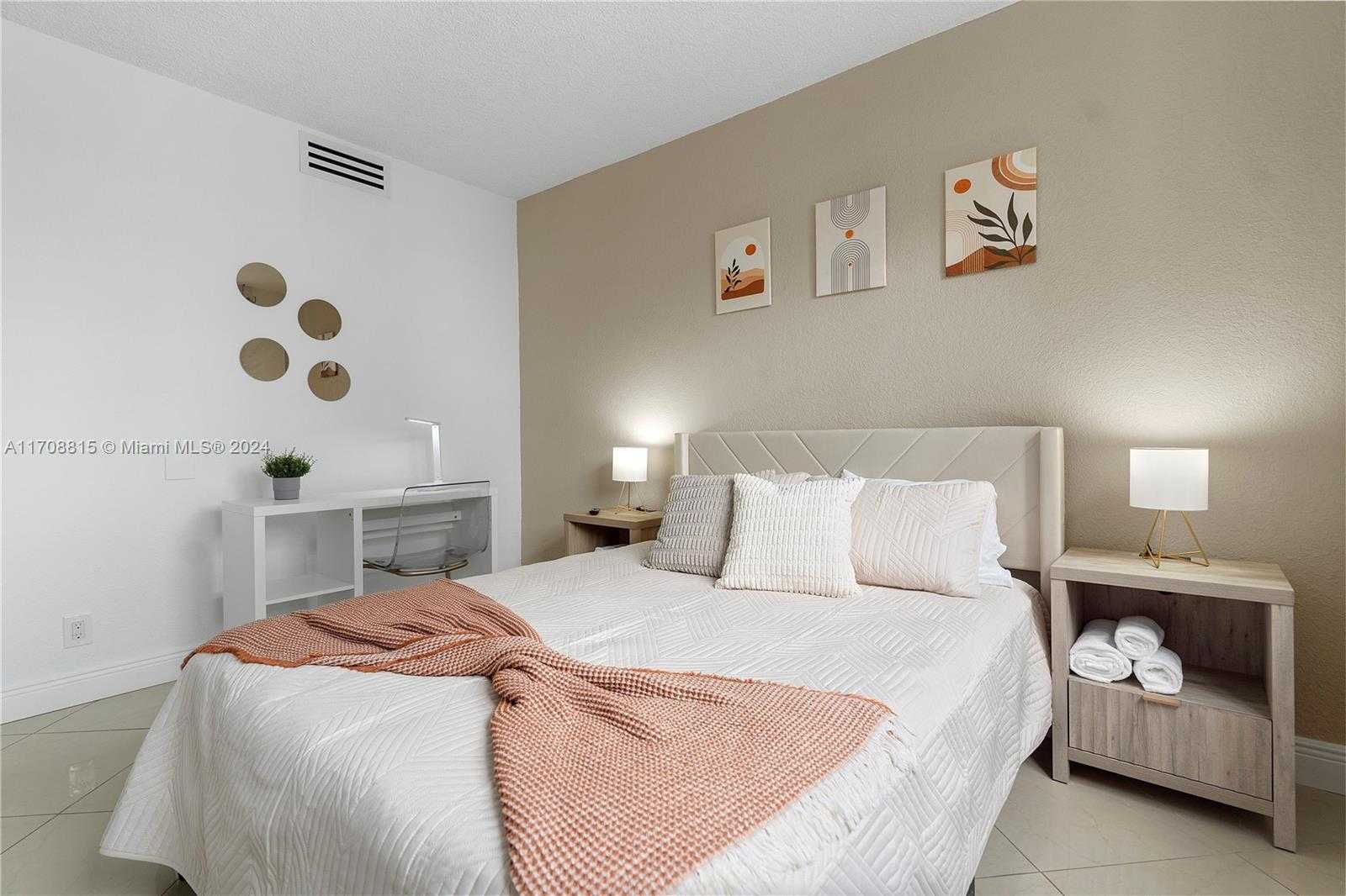 Small Image of 3901 SOUTH OCEAN DR #15N, Hollywood Number 37
